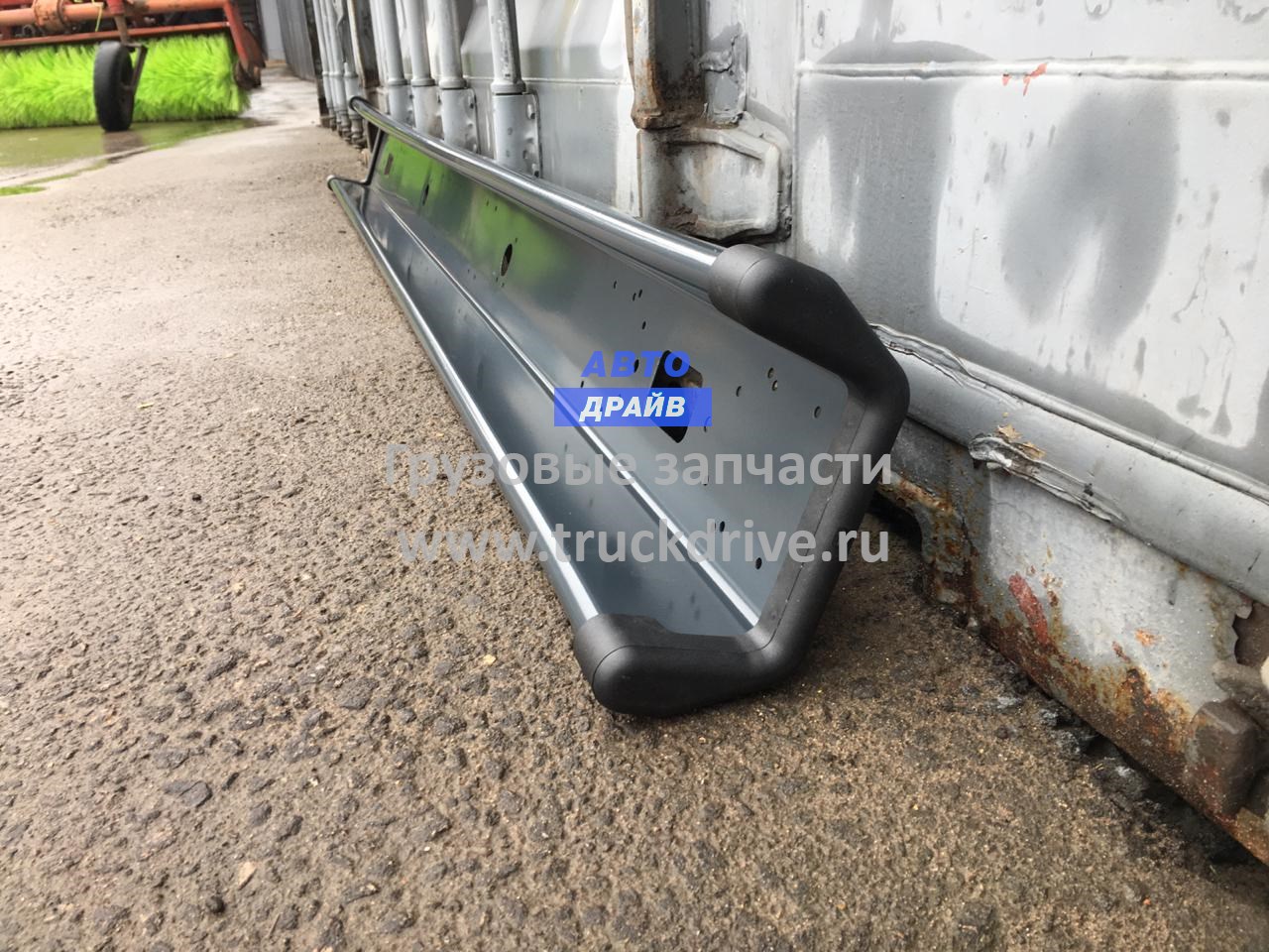 Задний бампер прицеп. Бампер крона задний полуприцепа. truckline 53805613501 бампер прицепа задний l=2400мм (серый). бампер полуприцепа задний универсальный. бампер takler.